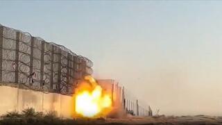 צעירים זרקו מטענים ובקבוקי תבערה לעבר הגדר ברצועת עזה