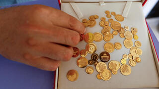 Ahmed Hamdan offers gold coins to low-income residents of the Gaza Strip 