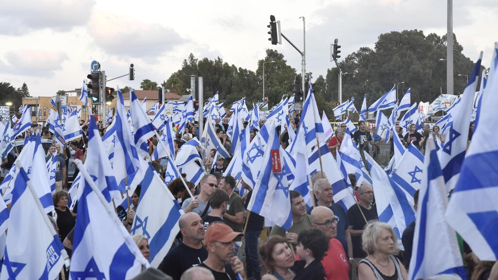 הפגנה נגד המהפכה המשפטית בצומת כרכור
