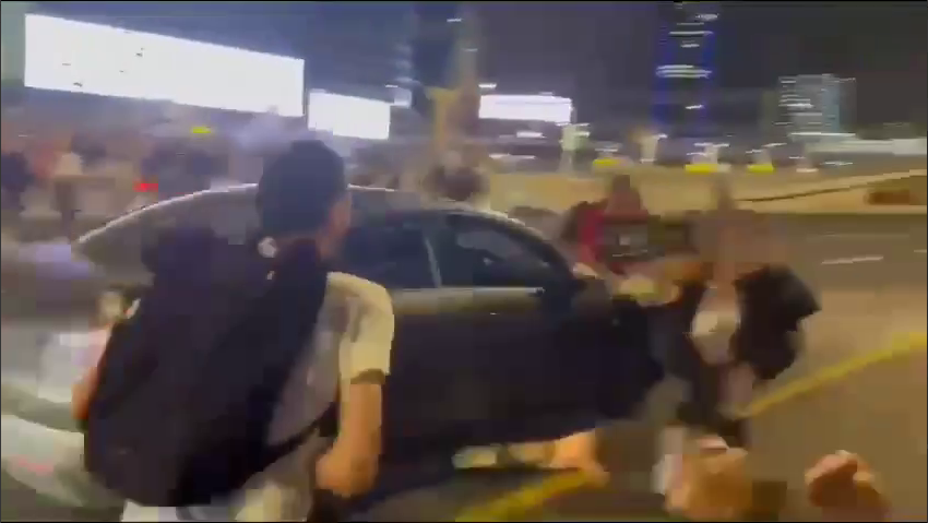 Инцидент на Аялоне תיעוד: נהג דורס מפגינים באיילון