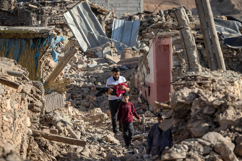 מרוקו רעידת אדמה מאמצי ה חילוץ ב כפר ליד מרקש