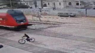 תיעוד: רוכב אופניים מתפרץ לשטח מפגש הכביש עם מסילת הרכבת בלוד