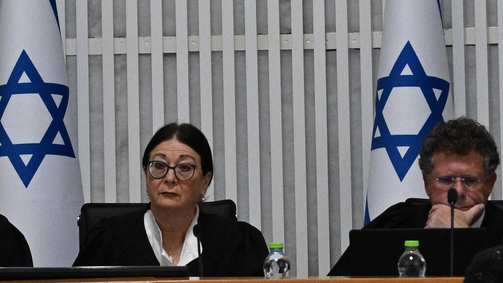 יצחק עמית, אסתר חיות, ועוזי פוגלמן