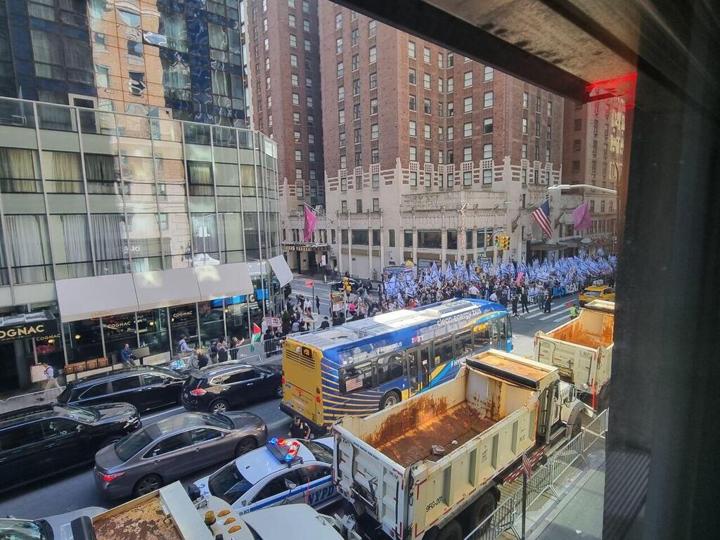 הפגנות מחוץ למלון של ג'ו ביידן בזמן פגישתו על בנימין נתניהו