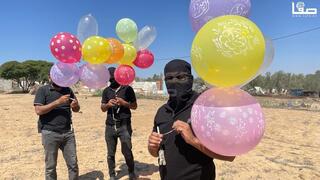 תיעוד מרצועת עזה - מחבלים משגרים בלוני תבערה לישראל בח'אן יונס