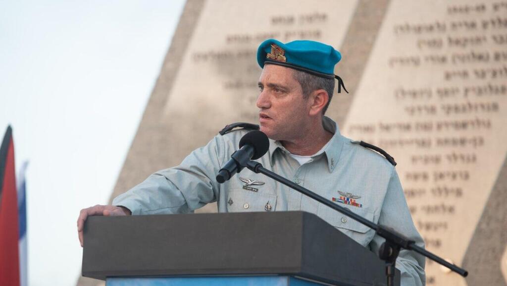 יאיר נתנס