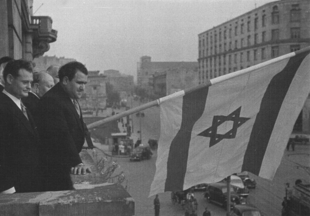 ישראל ברזילי בפתיחת שגירות ישראל בפולין ב-1948