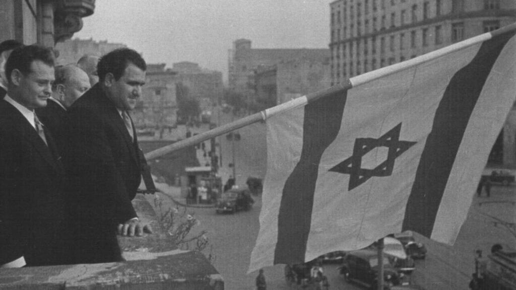 ישראל ברזילי בפתיחת שגירות ישראל בפולין ב-1948