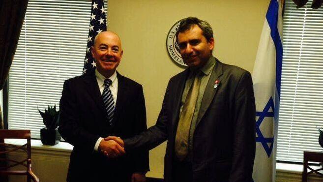 אלחנדרו מיורקס השר לבטחון המולדת בארה"ב עם שגריר ישראל באו"ם גלעד ארדן