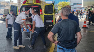 אחד הפצועים מפונה לבית החולים רמב"ם