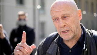 אלן סורל פעיל ימין קיצוני שווייצרי-צרפתי בבית משפט ב לוזאן שווייץ