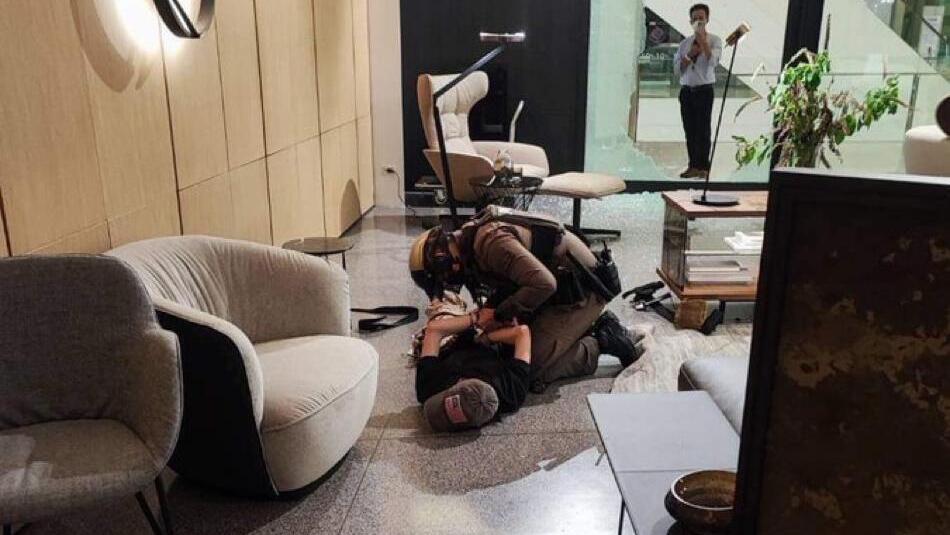 מעצרו של היורה בקניון בבנגקוק