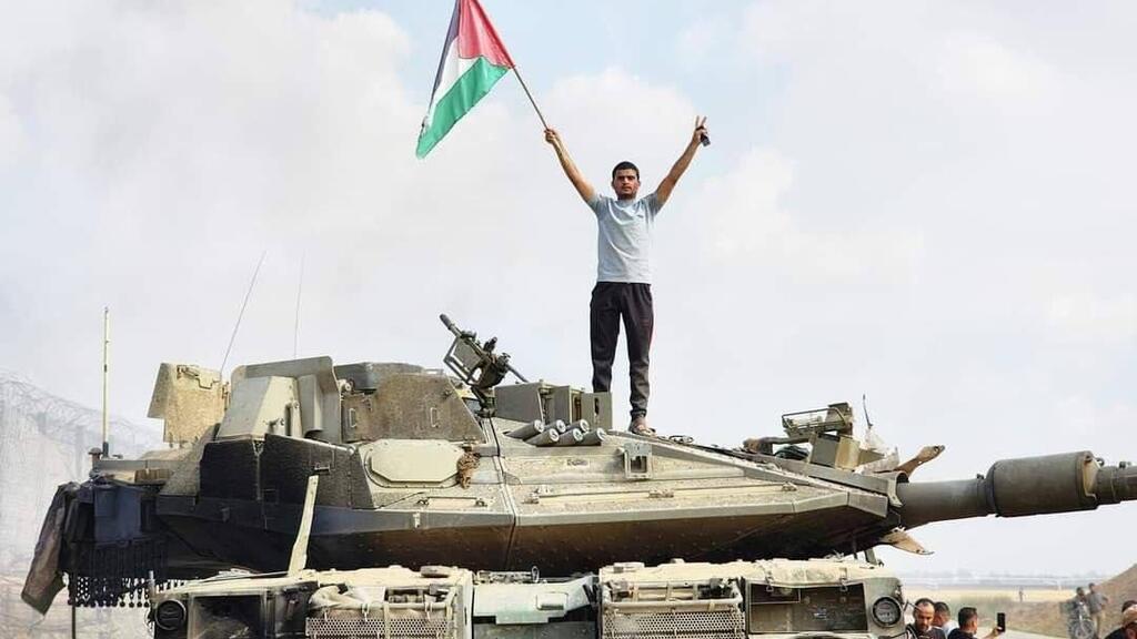 דגל פלסטין על טנק במוצב
