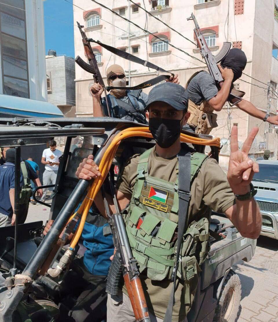 מחבלים פלסטינים ב רצועת עזה כלי רכב מ נחל עוז גנוב חרבות ברזל