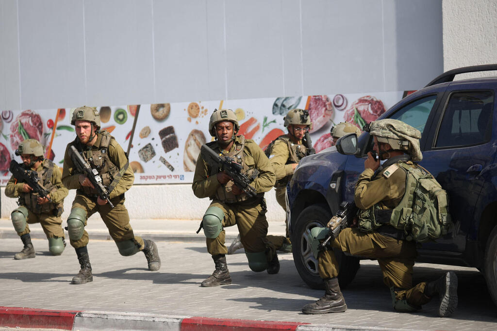 חויילים ישראלים בעיר שדרות חדירת מחבלים מבצע צבעי עזה 