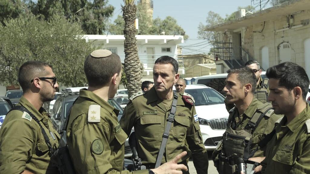 הרמטכ״ל בהערכת מצב בפיקוד הדרום עם מפקד פיקוד הדרום וחברי פורום מטכ״ל
