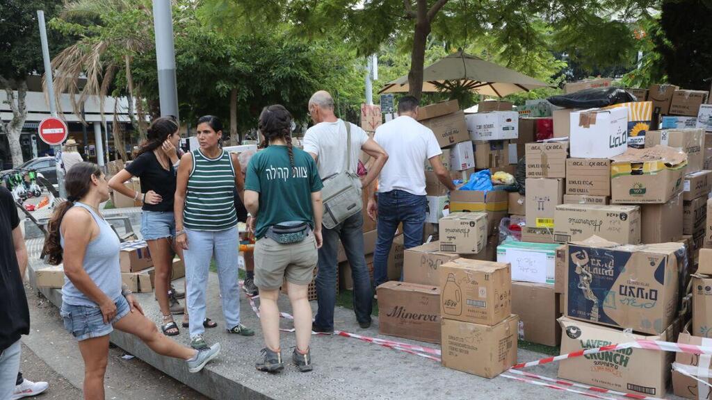 איסוף תרומות בכיכר דיזנגוף