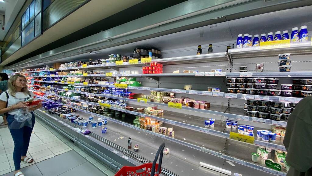 Супермаркет в Хадере, 9 октября (Фото: Гилад Кармели) הסתערות על סופרים בחדרה