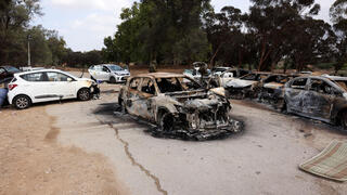 רכבים שרופים ברעים