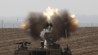 חיילים מתכוננים ללחימה בגבול רצועת עזה