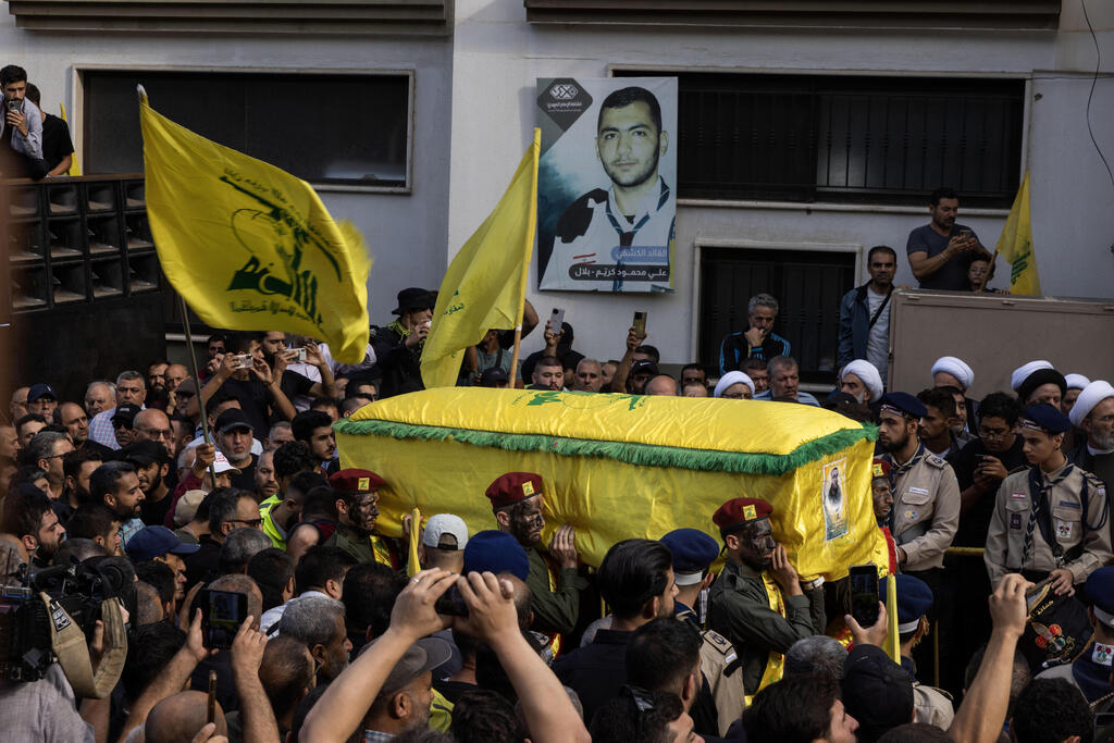 דרום לבנון הלוויה של פעילי חיזבאללה שנהרגו מאש צה"ל חרבות ברזל
