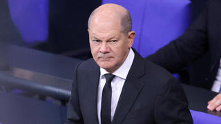 קנצלר גרמניה אולף שולץ נושא נאום תמיכה ב ישראל ב פרלמנט חרבות ברזל