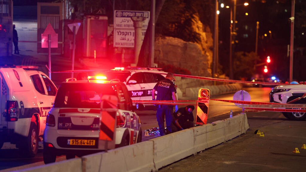 תיעוד מזירת הפיגוע בירושלים, בה התבצע ירי אל עבר תחנת משטרה