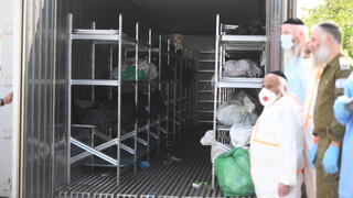 מתחם זיהוי הגופות "שורה" ברמלה לאחר הטבח בדרום