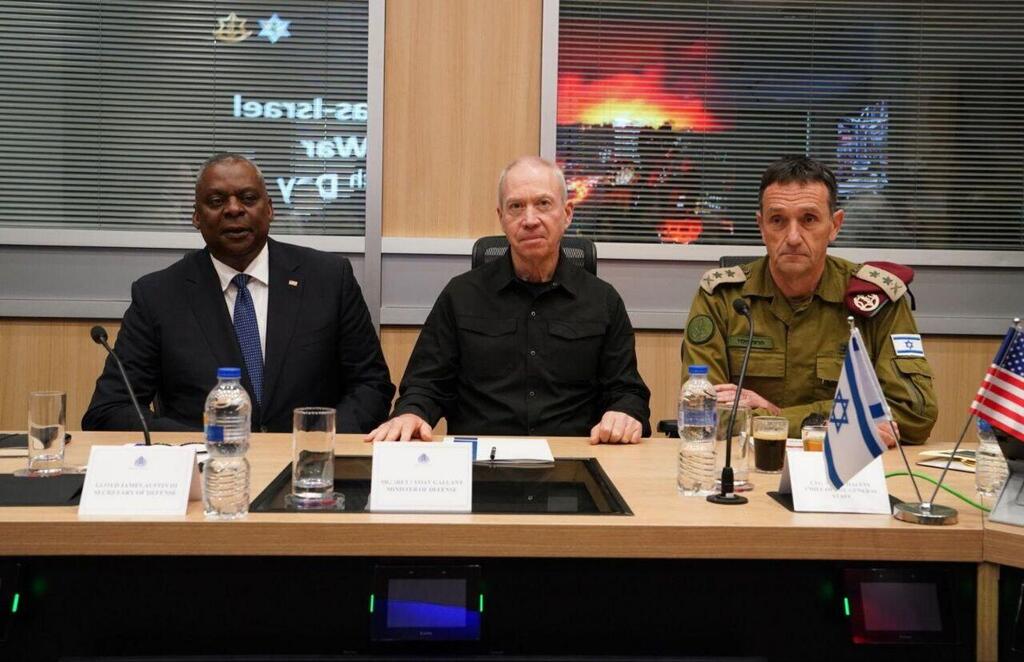 שר הביטחון יואב גלנט ומזכיר ההגנה האמריקני לויד אוסטין נפגשים כעת ב״בור״ הפיקוד בקריה