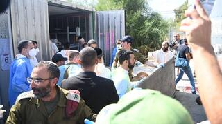 מתחם זיהוי הגופות "שורה" ברמלה לאחר הטבח בדרום