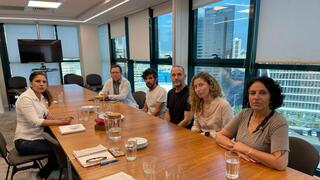  פגישה בין נציגי משפחות החטופים והנעדרים לבין נציגי הוועד הבינלאומי של הצלב האדום