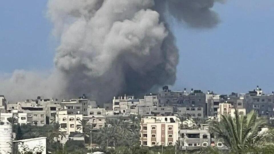תקיפות אוויריות ישראליות על מחנה נוסייראת ובורייג' במרכז רצועת עזה.