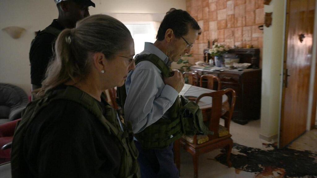 נשיא המדינה יצחק הרצוג ורעייתו מיכל ביקרו בקיבוץ בארי