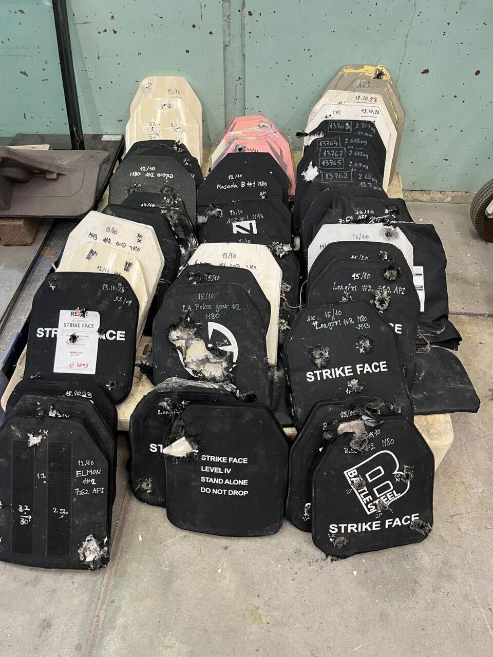 במסגרת הבדיקות שמבצעים משרד הביטחון וצה״ל: עשרות משלוחים של אפודים קרמיים ולוחות מיגון קרמיים שהובאו לישראל כתרומה, התגלו בניסויי ירי כפגומים ומסכנים חיי חיילים