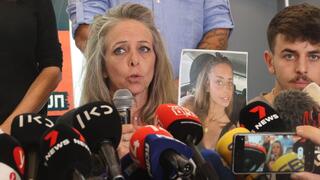 מסיבת עיתונאים של משפחתה של מייה שם