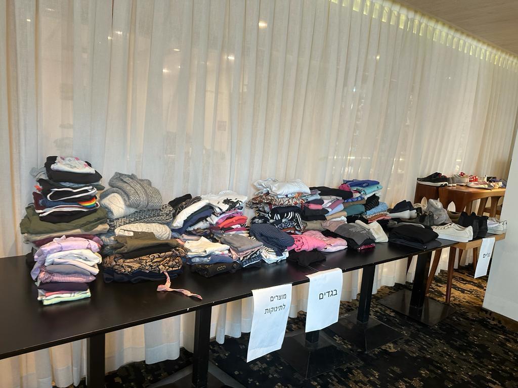 ה"חנות" החינמית בלאונרדו פלאזה ירושלים (צילום: פרטי) מדינה בהתנדבות