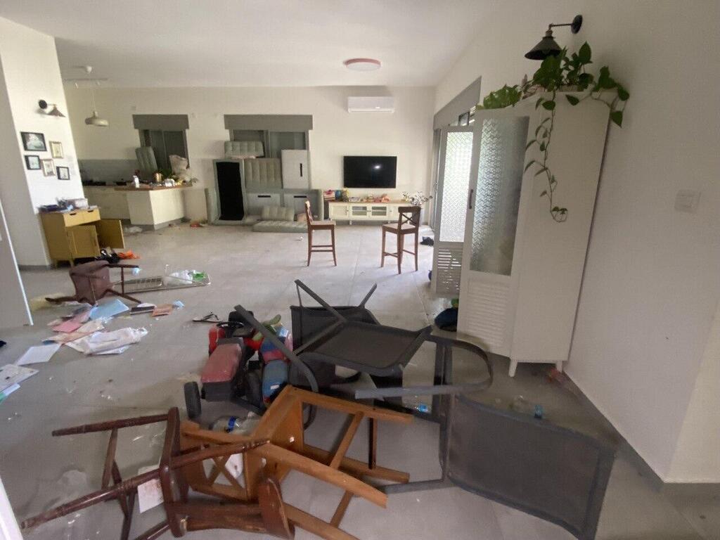 ביתו של משפחת צלם ynet רועי עידן לאחר הטבח הרצחני