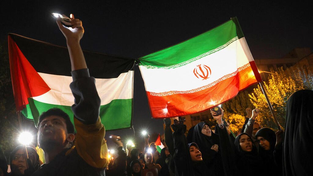 הפגנה ב איראן טהרן אחרי פיצוץ בית החולים ב עזה