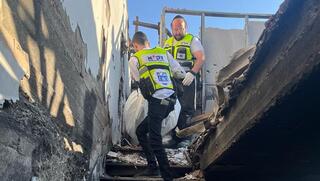 נמצאו גופות של אם וילד בבארי