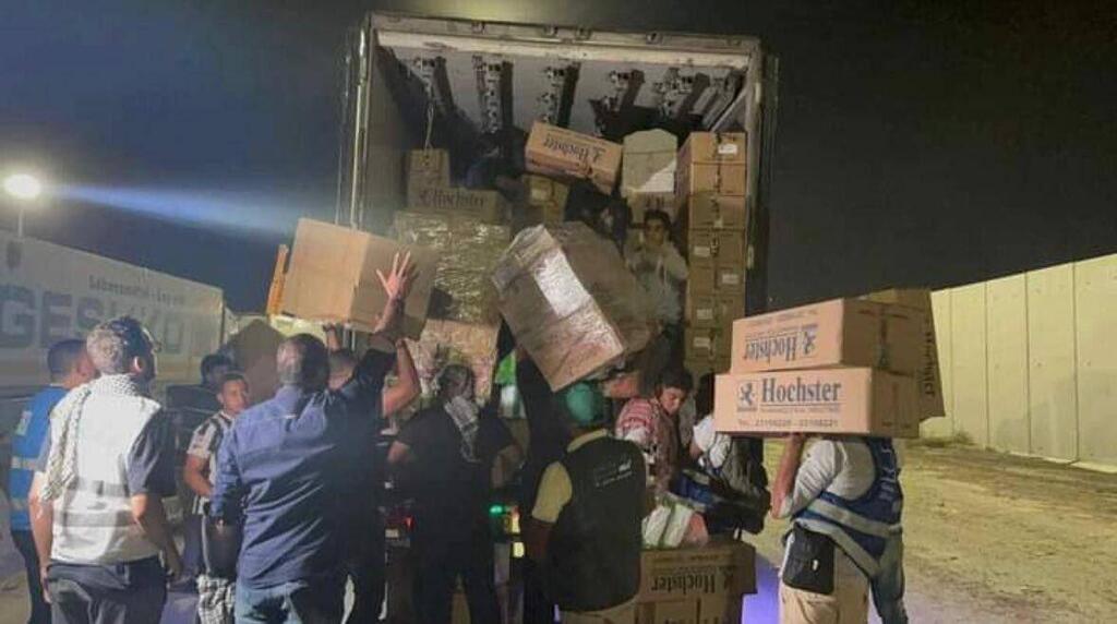 מעבר רפיח מצרים משאית סחורות נכנסת ל עזה תרופות