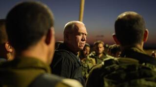 שר הביטחון יואב גלנט הגיע הערב לשטחי הכינוס בסמוך לגבול רצועת עזה, ועמד מקרוב על מוכנות הכוחות להרחבת המערכה