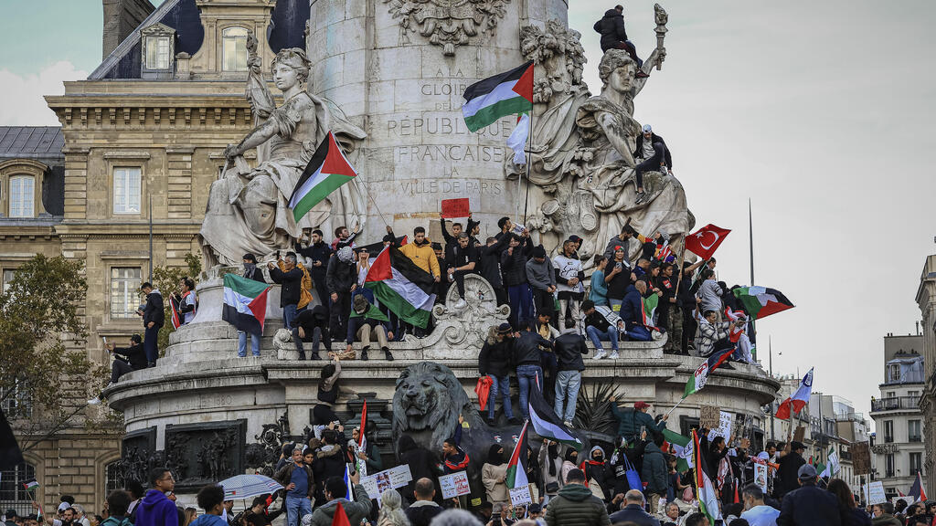 הפגנה פריז פרו פלסטינים קולקטיב בעד שלום בין ישראל לפלסטינים 