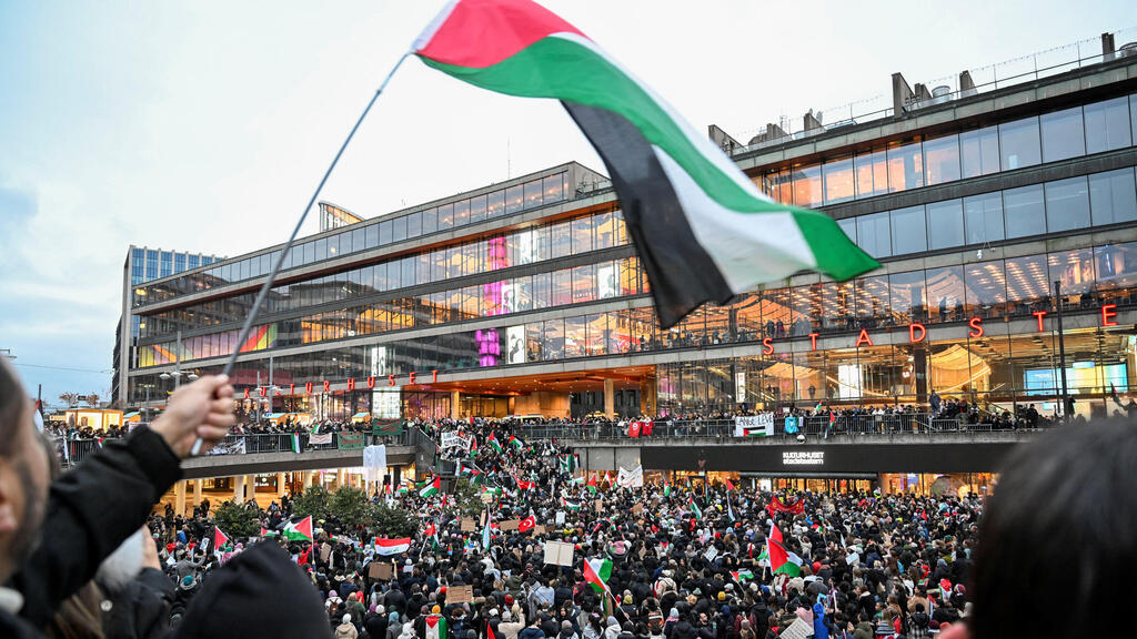 מפגינים פרו פלסטינים בסטוקהולם שוודיה 