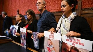 מטה משפחות החטופים והנעדרים בביקור בפרלמנט הבריטי