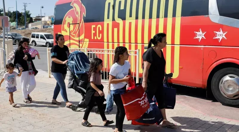 Residents of Sderot evacuated by bus 