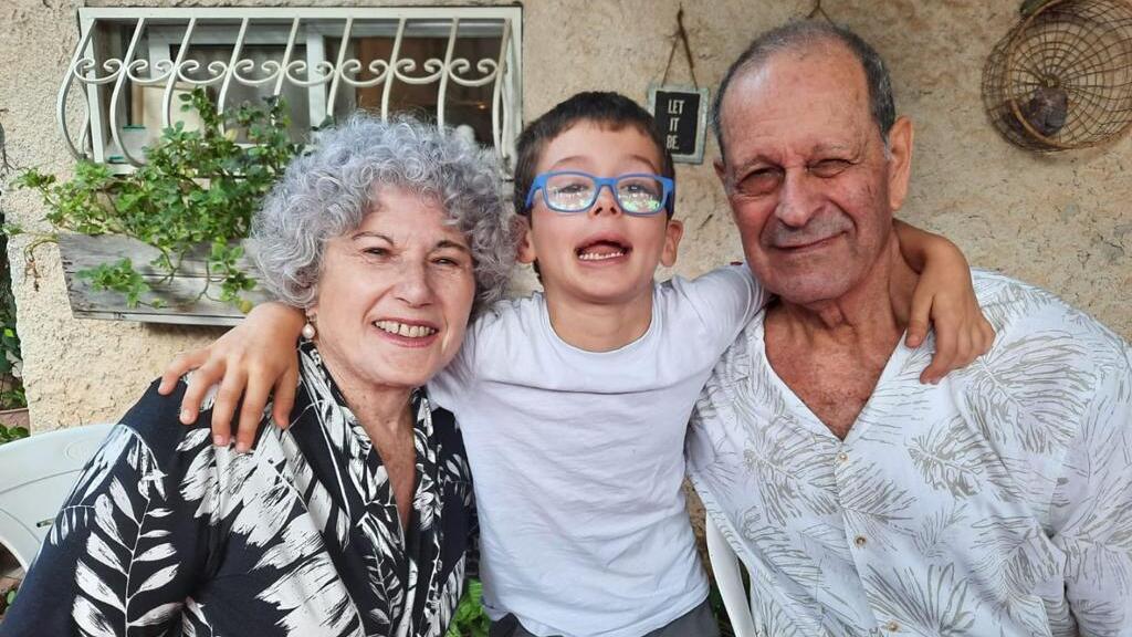 אוהד עם סבא אברהם וסבתא רותי