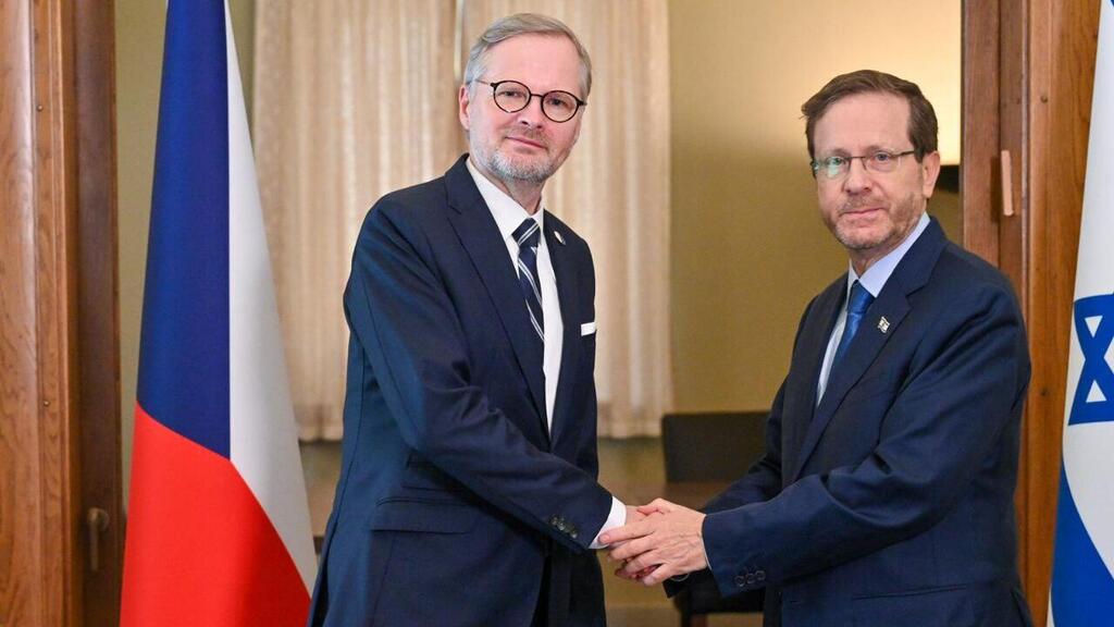 נשיא המדינה יצחק הרצוג נפגש עם ראש ממשלת צ'כיה פטר פיאלה