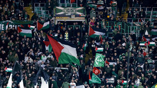 אוהדי סלטיק עם דגלי פלסטין
