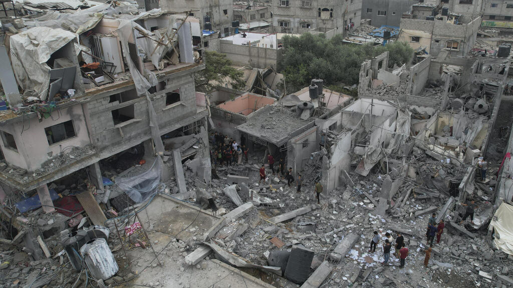 הרס במחנה הפליטים נוסייראת בעזה