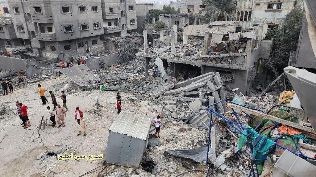 הרס במחנה הפליטים נוסייראת בעזה